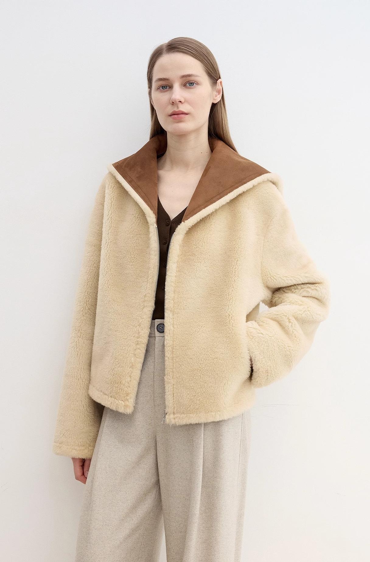 “Floating Dune" Wool Contrasting Artificial Composite suede Navy Collar
