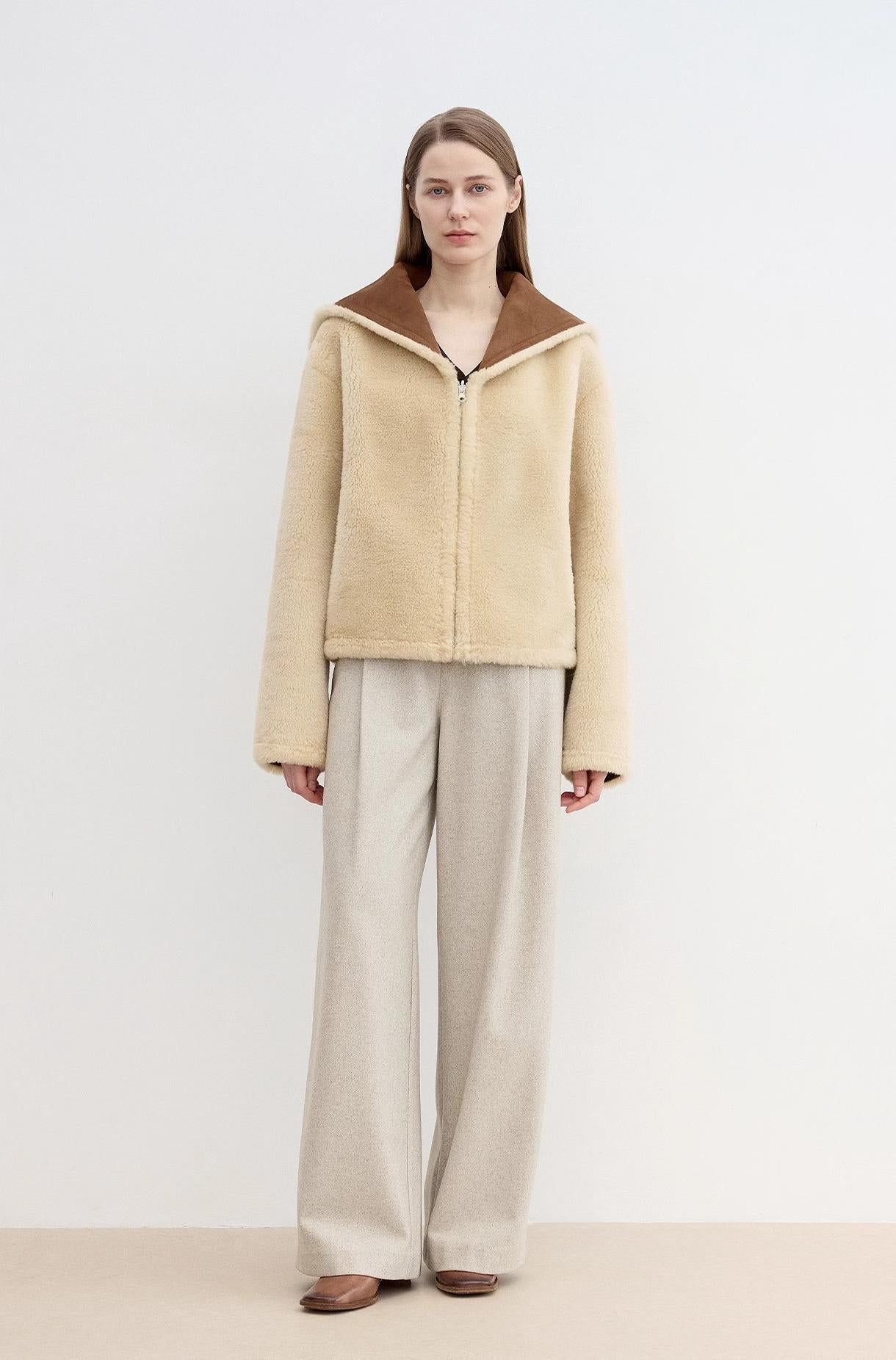 “Floating Dune" Wool Contrasting Artificial Composite suede Navy Collar