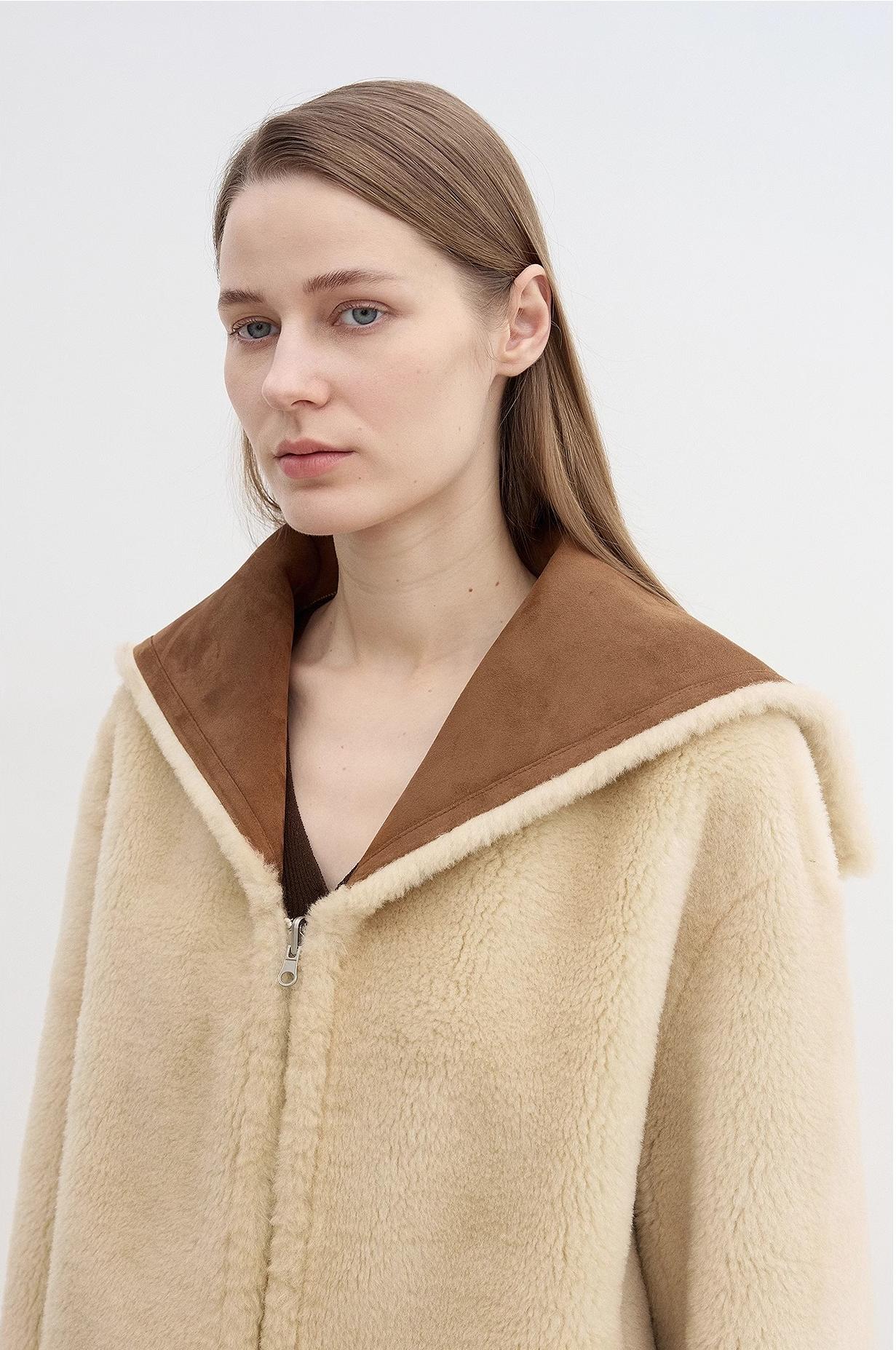 “Floating Dune" Wool Contrasting Artificial Composite suede Navy Collar