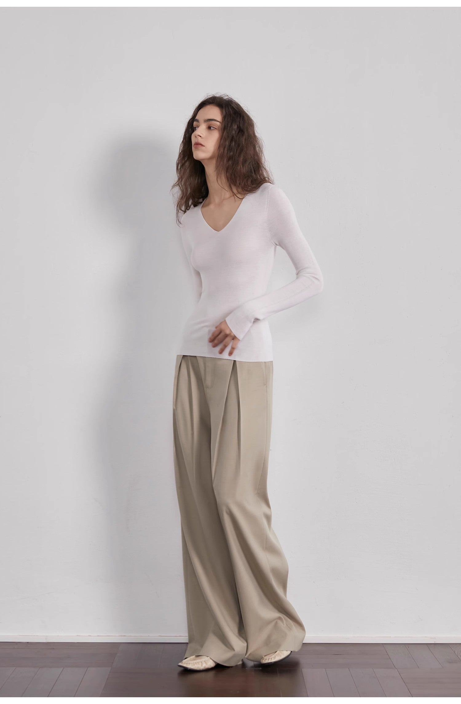 “Street Sketch”Fine-Spun Wool Fashion, Waistless Pleated Loose-Fitting